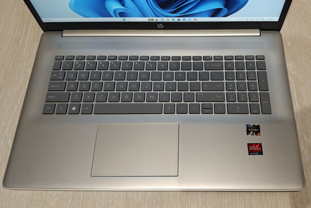 Ноутбук HP 17,3" FHD IPS, Ryzen 5 7520U, 16GB DDR5, 512Gb SSD