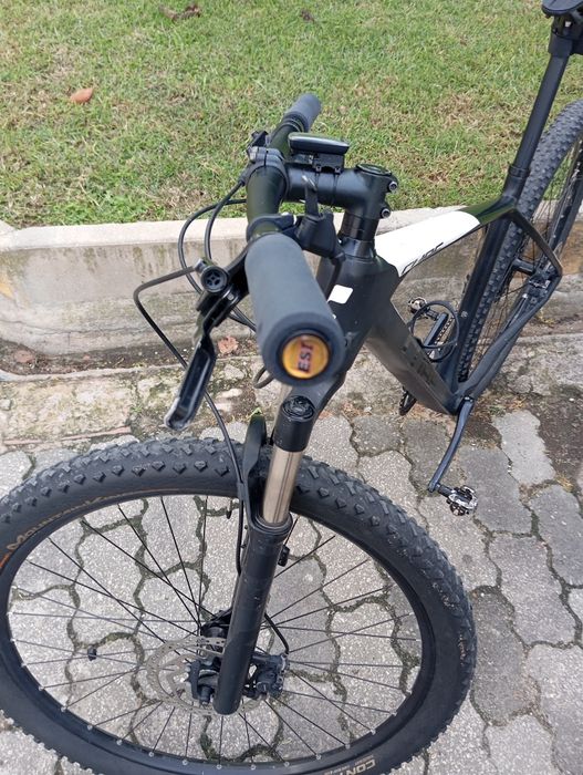 Bicicleta BTT CUBE