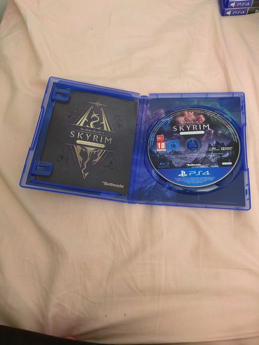 Jogo skyrim anneversiry edition de ps4