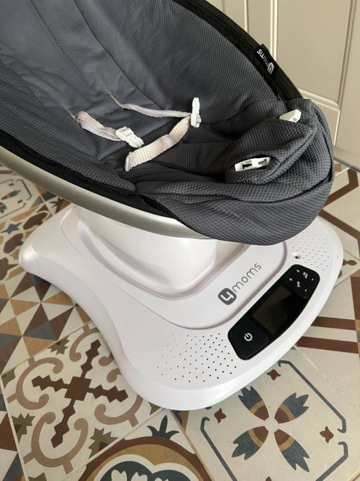 Заколисуючий центр 4Moms MamaRoo, гойдалка, шезлонг