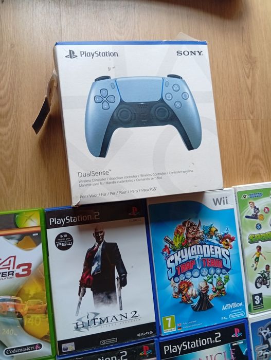 Conjunto de caixas, manuais e folhetos para diversas consolas