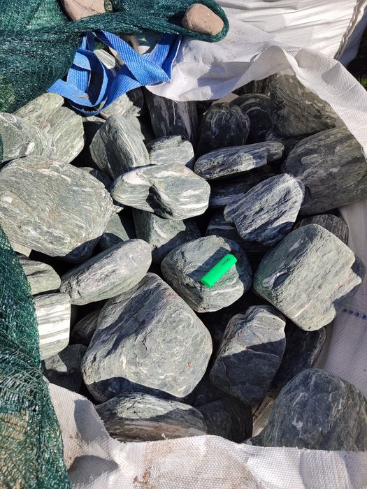 Мармурова галька зелена з білими прожилками, фр 10-30см