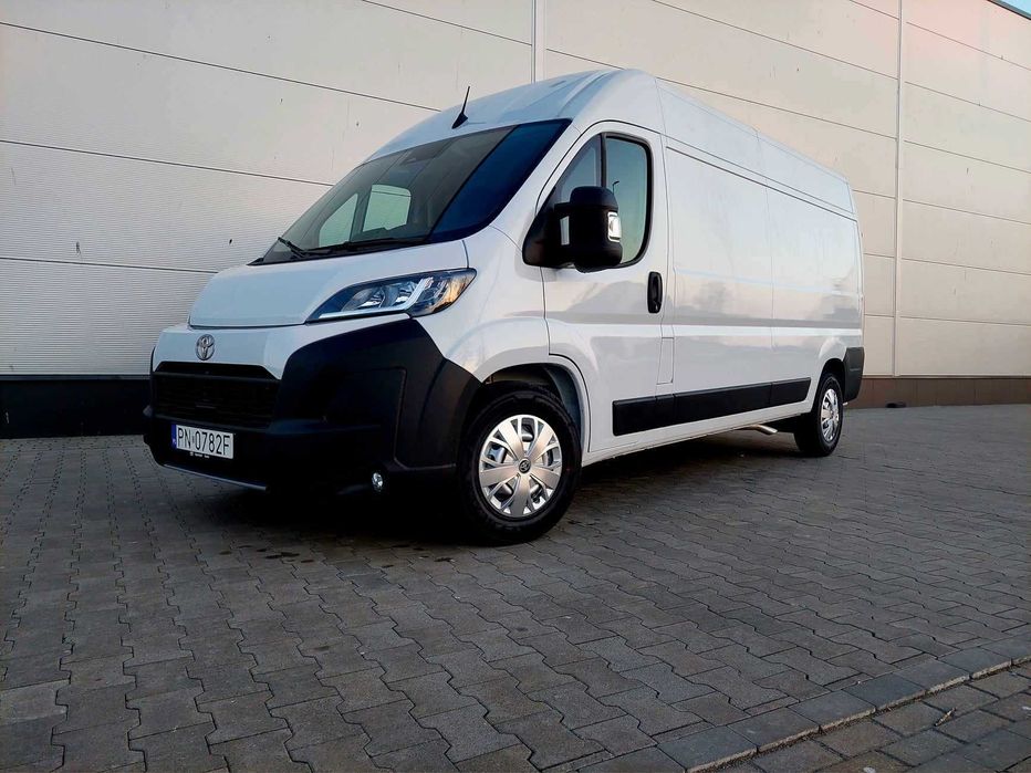 Wynajem busa dostawczego blaszaka L3H2 bus Toyota Prosace MAX Fiat