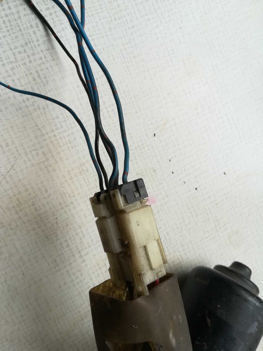 моторчик стеклоочистителя Nissan Sunny N13 1986-1990 года Б/у рабочий