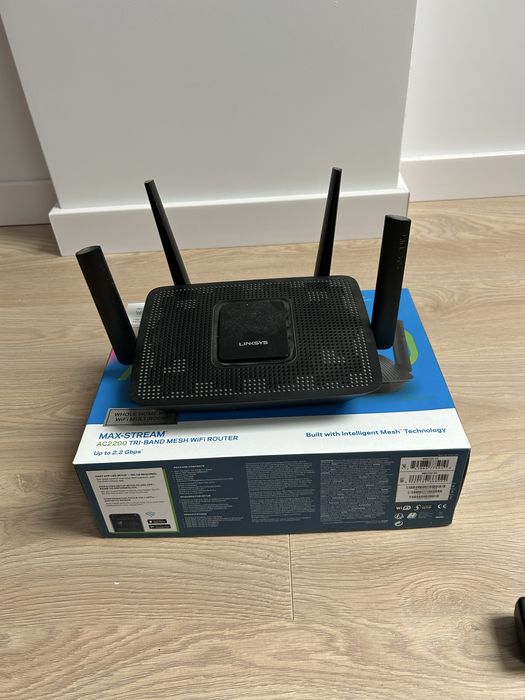 Router Linksys MR8300