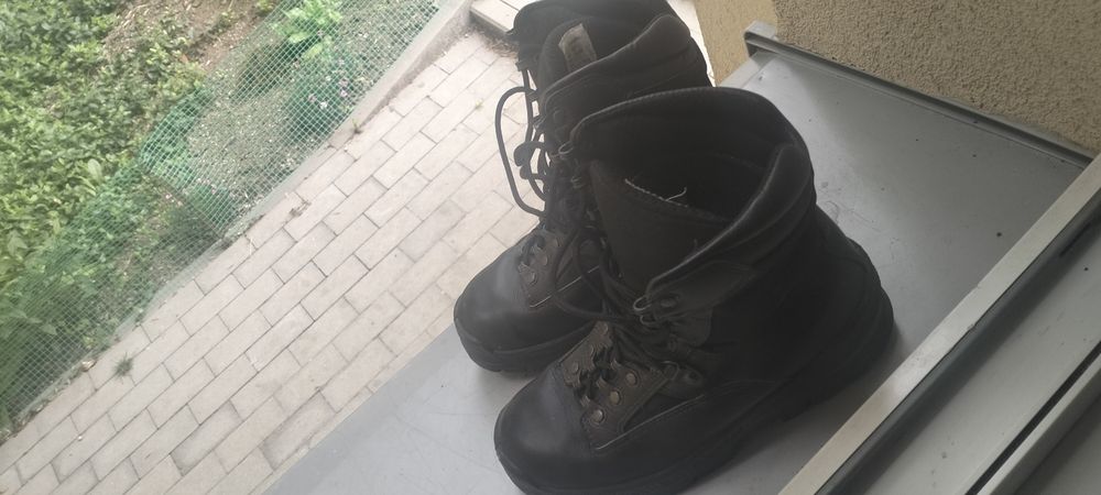 Buty wojskowe tak jak widać na zdjęciach