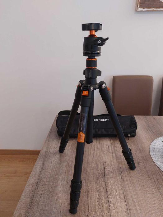 Canon 250D + Objectivas + tripé e acessórios.