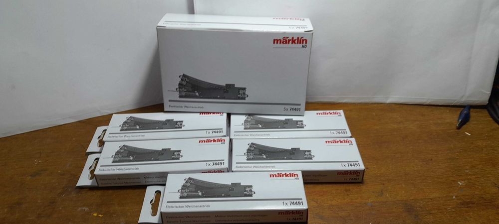 Lote de cinco motores para desvios h0, Marklin, Via "C" com a Ref. 74491