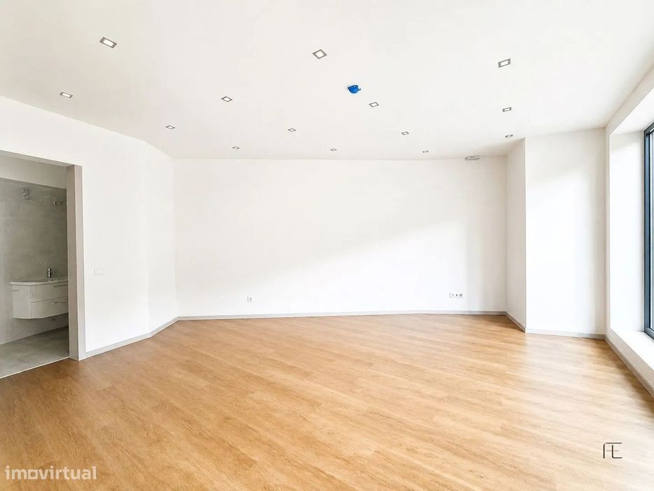 Loja para Arrendamento no Centro de Espinho – 30 m²
