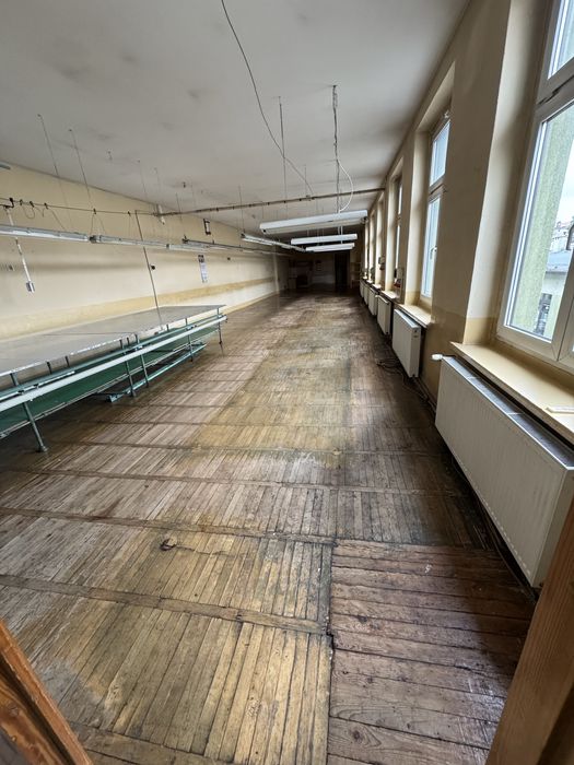 Lokal uslugowy 132-160 m2 po zakladzie krawieckim
