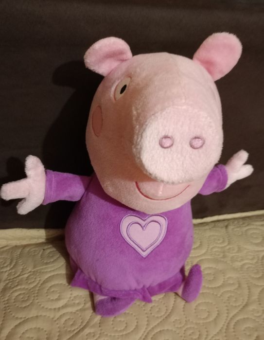 Peppa maskotka we fioletowej piżamce