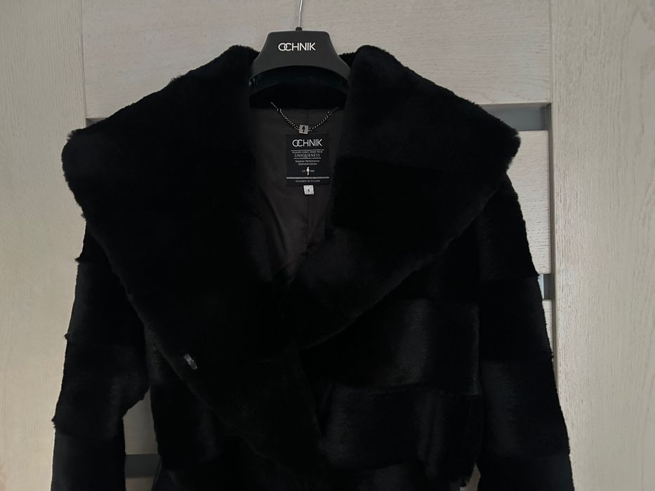 Ochnik ekskluzywny płaszcz damski z zapięciem na kęski i napy r. S