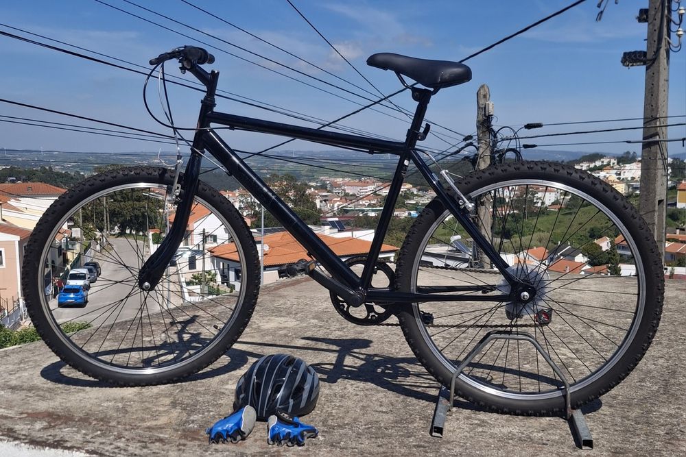 Bicicleta sem qualquer uso