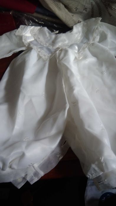 Vestidos e fatinhos de batizado