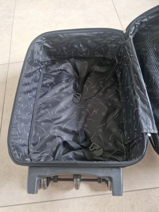 Walizka  podrózna na kołkach