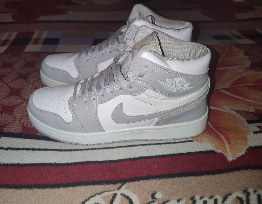 Кроссовки nike air jordan 1 retro grey mid