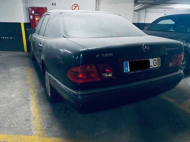 Mercedes-Benz E 300 — fotografia 3