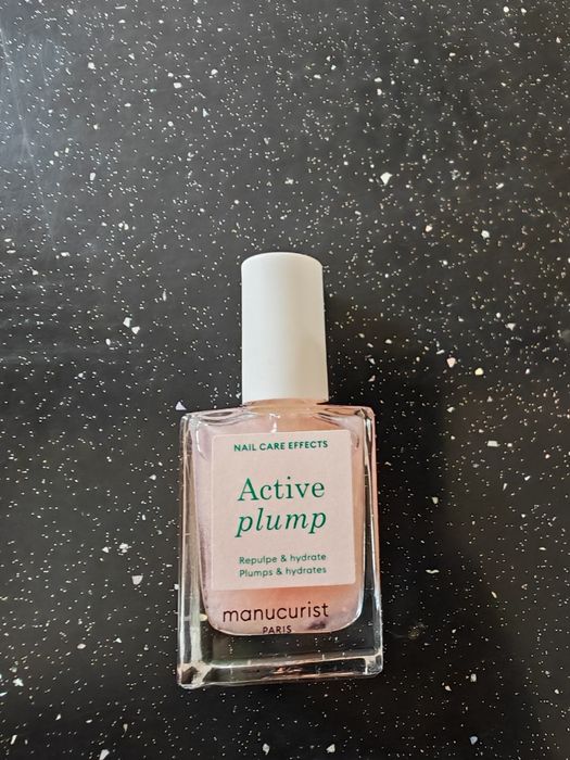 Active plump manucurist