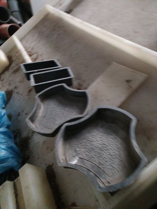 Продам формы под тротуарную плитку б/у