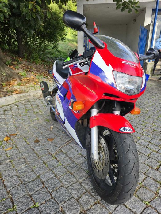 Honda CBR600F – Excelente Estado – 33.000 km Reais