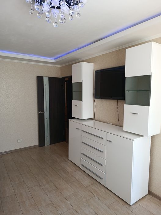 Срочная продажа!Трёхкомнатная квартира с автономным отоплением и  евроремонтом.Возле 19 школы.