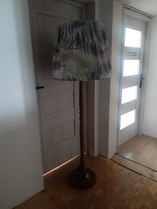 Stojąca lampa wysoka