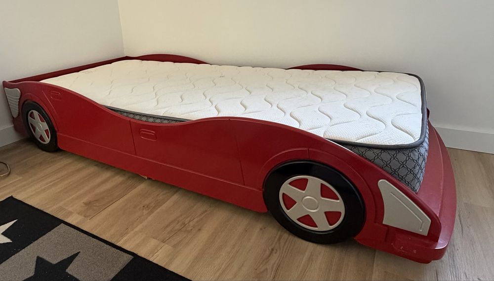 Cama de criança em carro