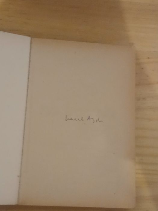 "Uma aventura no bosque" 3ªedição autografado pela  Isabel Alçada