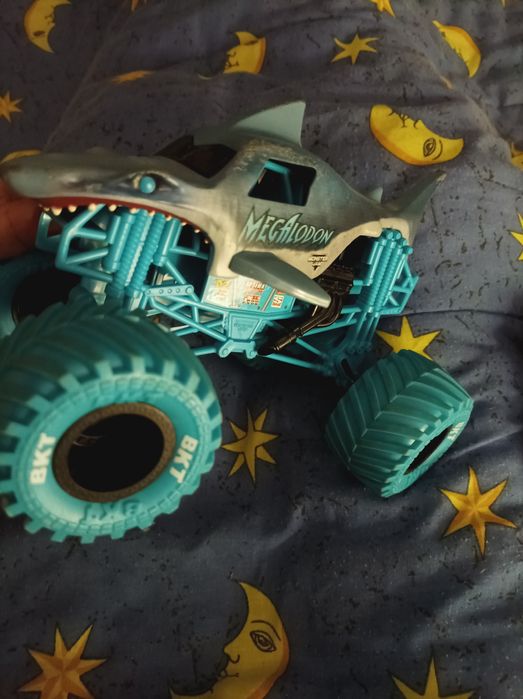 Megalodon Monster jam Oficial