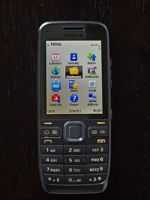 Nokia e52 , stan bdb,  komplet, srebrny, bez simlocka