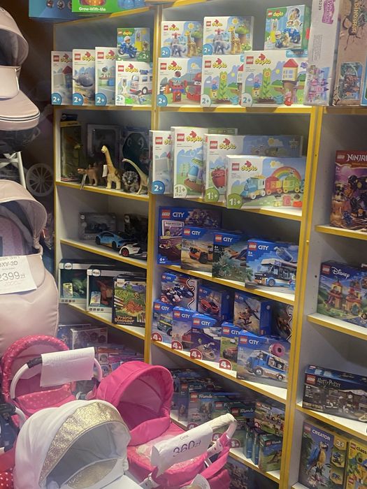 Regały sklepowe w dobrym stanie