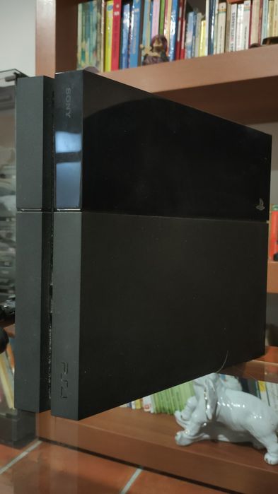 PS4 with two additional controllers64551832567298123