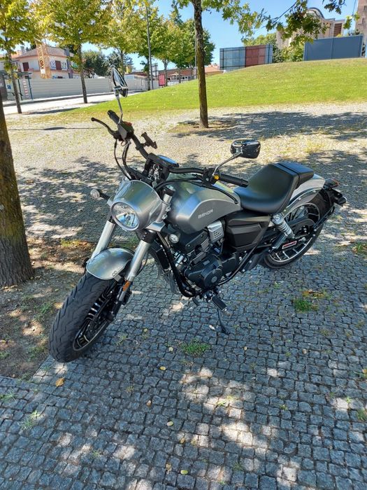 Benda Venetor 125 estilo e economia