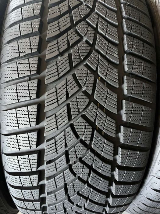 255/45/20+235/50/20 R20 Goodyear Ultra Grip Perfomance + SUV 4шт зима