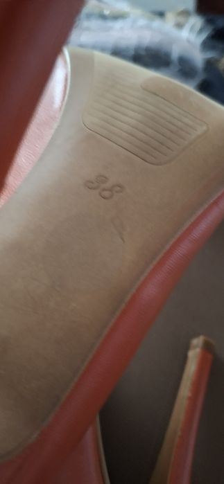 Sapatos de tacão alto