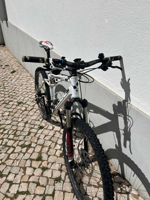 Bicicleta MTB /  BTT Cube XMS suspensão total