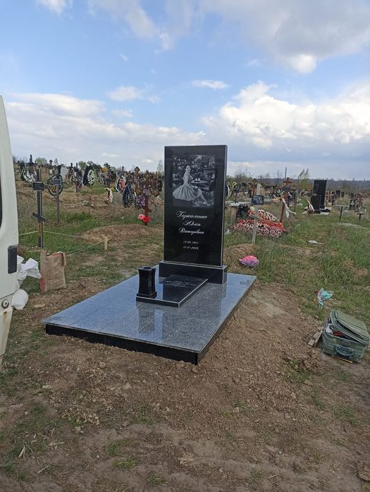 Гранитные памятники