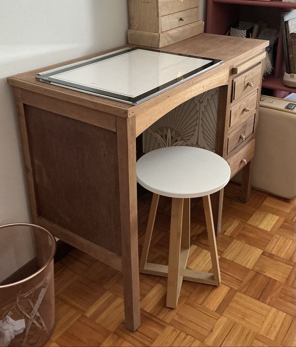 Secretaria em madeira renovada