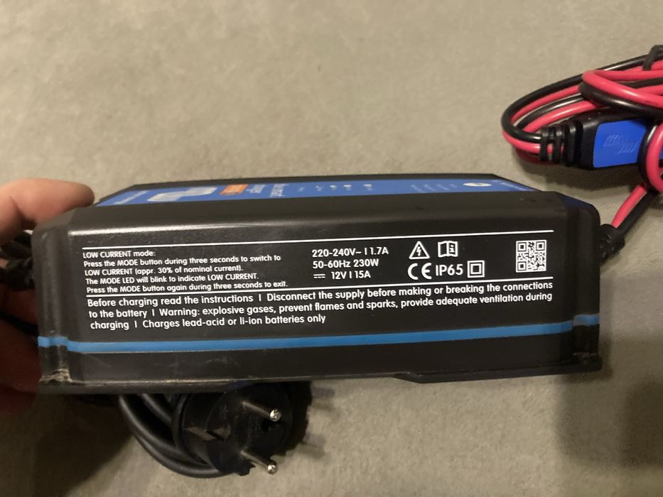 Зарядное устройство Victron Energy Blue Smart IP65 Charger 12/15