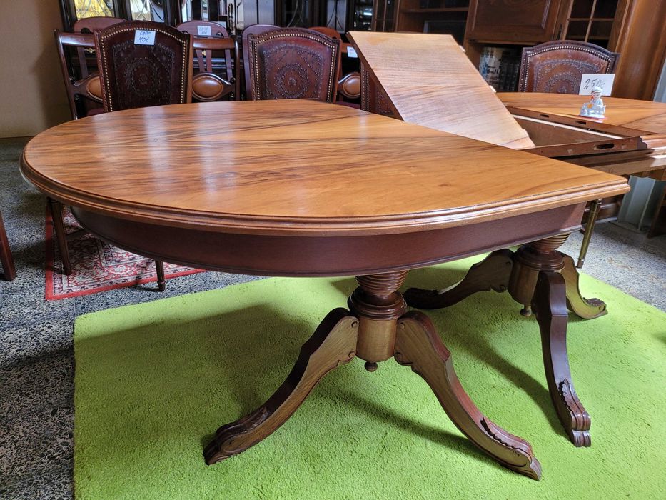 Mesa de sala em madeira com dois pés de galo - extensível