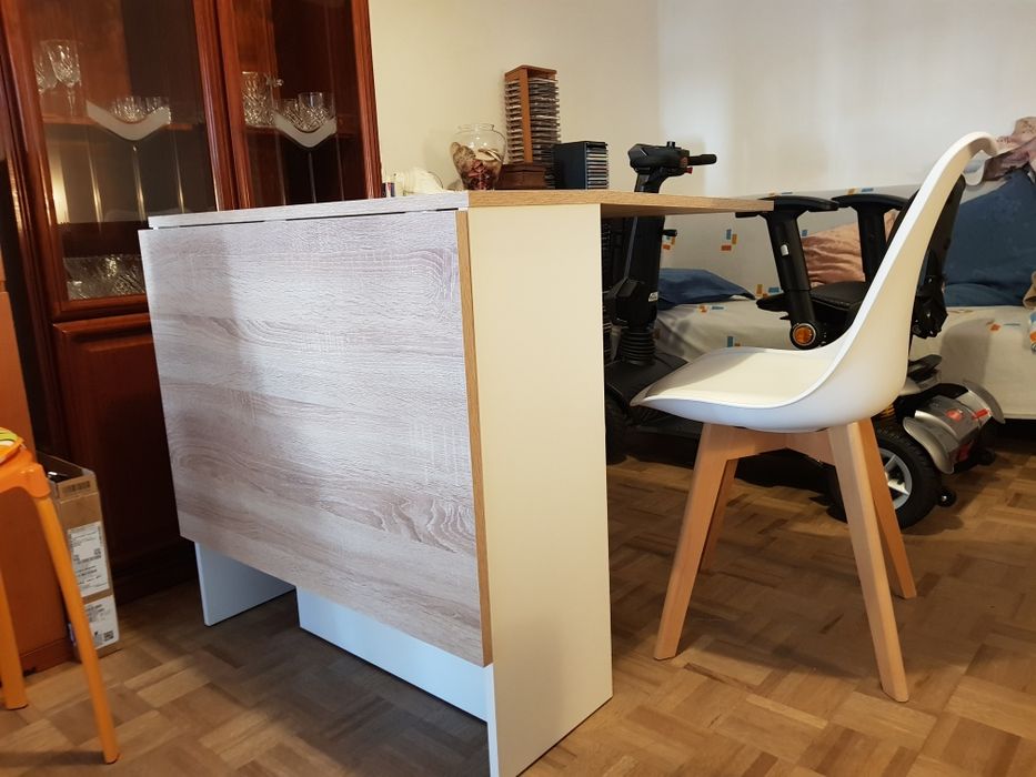 Mesa desdobrável  e cadeira