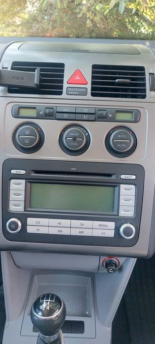 Продаю Volkswagen Touran 1.6mpi