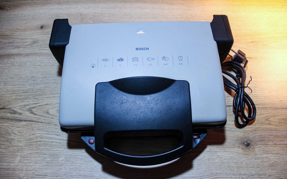 Grill elektryczny Bosch 1800 W – srebrny/szary