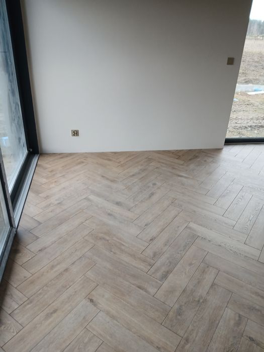 Montaż naprawa drzwi podłóg i listew