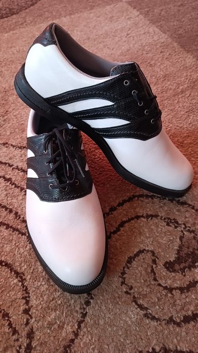 Продам  Нові шкіряні кросівки Адідас 44розміру