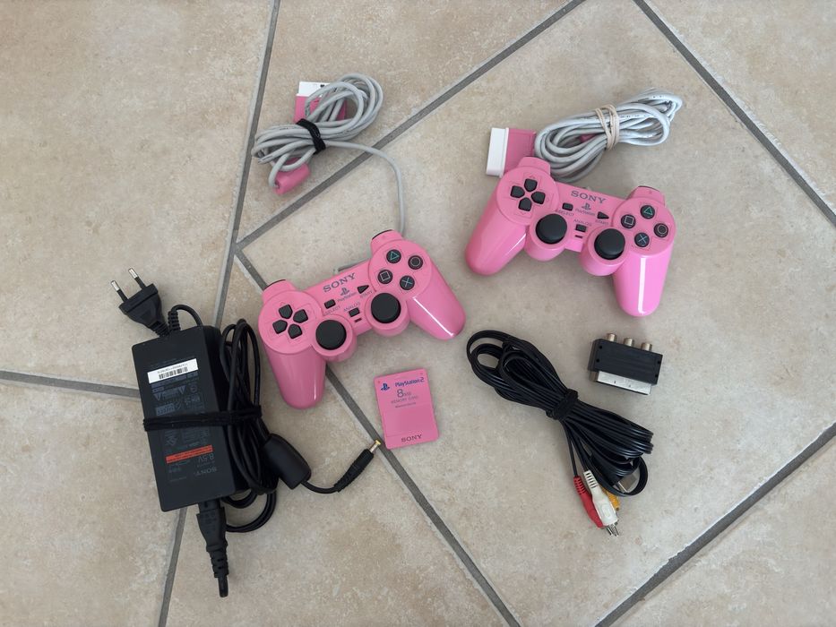PS2 Slim Rosa Completa — Estado Impecável, Sem Riscos + 4 Buzzers + SingStar