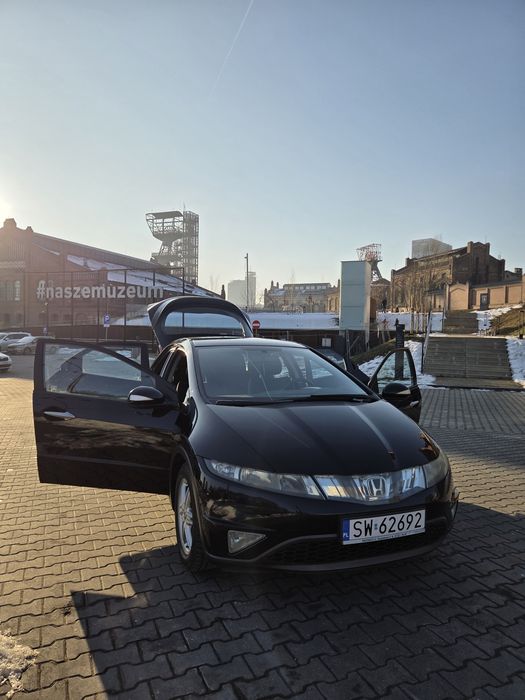 Honda Civic VIII (ufo)