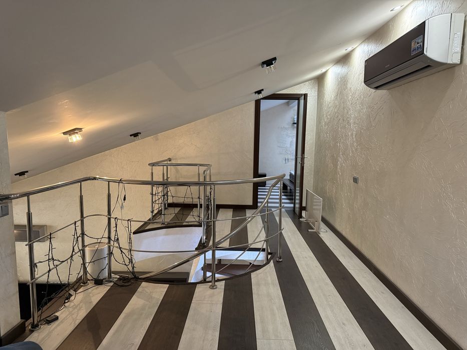 Продам двухрівневу квартиру с.Чубинське ( 140 кв.метрів)