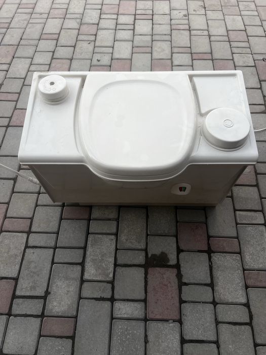 Біотуалет з касетою у кемпер, будиночок на колесах