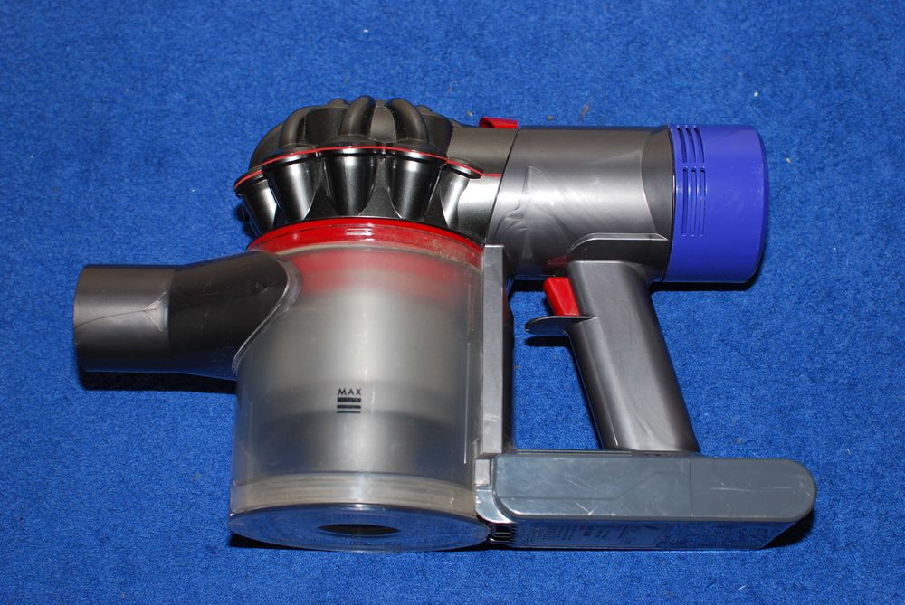 Odkurzacz Dyson V8 po wymianie baterii.